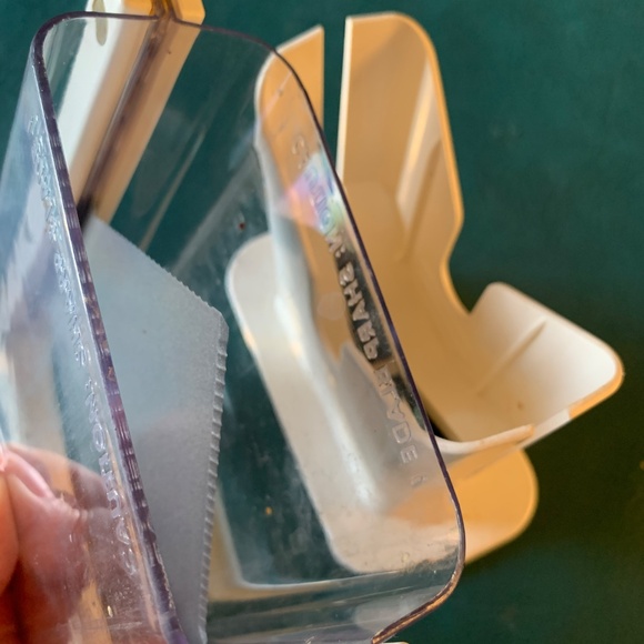 Bagel biter brand Bagel Slicer / Cutter guillotine style with safety shield - Picture 4 of 4